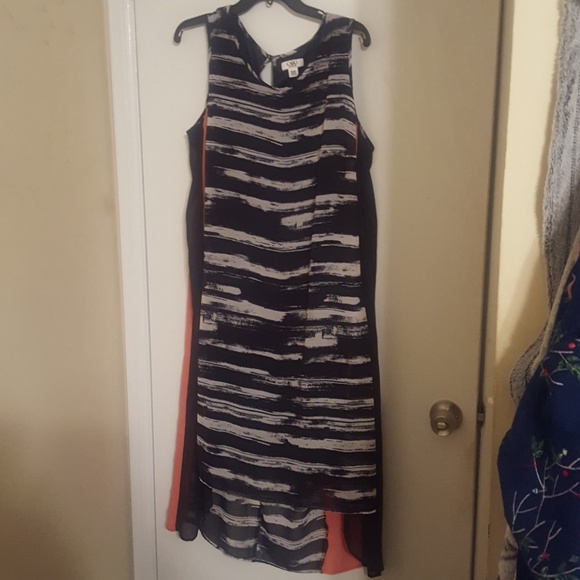 Dresses - Picture 2 of 2